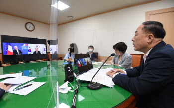 홍남기, 프랑스 재무장관에 “한국판뉴딜 긴밀 논의”