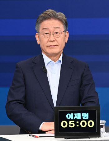 이재명 또 집중견제… ‘기본소득’부터 ‘김부선 스캔들’까지(종합)