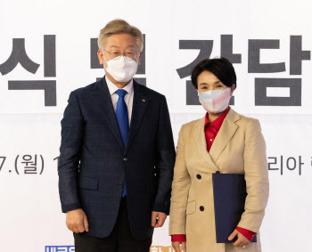 격해지는 친문 '이재명 비토'…李, 강금실 영입해 기반 확장