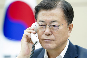 文대통령 “북한 대화 재개 위한 베트남 역할 당부”