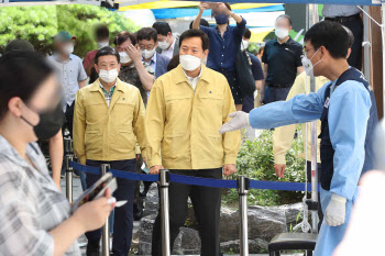 오세훈, 서초구 '드라이브 스루 선별진료소' 현장 점검