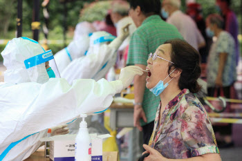 中 난징 공항發 코로나 확산 "우한 이후 최악"…장자제도 폐쇄