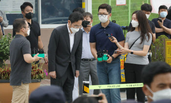 90도 허리 숙인 이재용 "정말 죄송..열심히 하겠다"(종합)