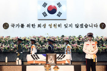 고국 돌아온 홍범도 장군…오늘부터 국민분향소 운영