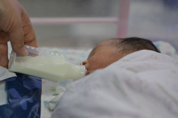 중국, 세자녀 출산 허용…출산장려 정책으로 전환