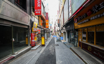 4차대유행에 숙박·음식점업 등 일자리 충격…고용 온기는 유지