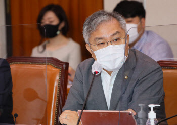 최강욱 "손준성 가까웠던 후배, 총장 지시 없이 움직일 리 없다"