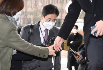 손준성 "고발장 쓴적 없다"…尹측은 "추미애 라인" 거리두기