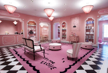  핑크 물결 일렁이는 ‘전세계 핑크 호텔’