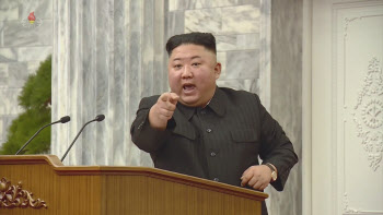 北 김정은 “적대세력 억제할 새 무기체계 개발 박차”
