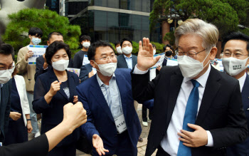 본선 고지 눈앞 이재명, `대장동 의혹` 돌파·`원팀` 실현 과제(종합)