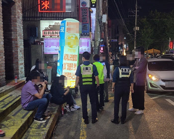 홍대서 단속반과 때아닌 '숨바꼭질'…적발돼도 “왜 우리만 잡냐”