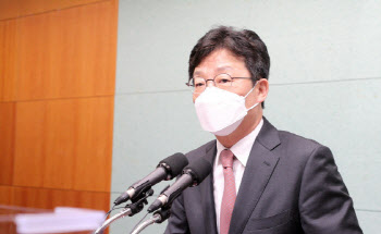 유승민 "尹에 '정법' 공격? 국가지도자는 미신 믿으면 안돼"