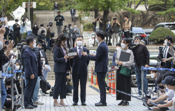 수사망 좁혀오자 '각자도생' 나선 대장동 주인공들