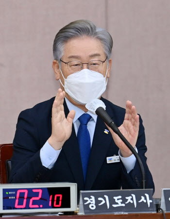 “손가락질 하지마” vs “발가락질 할까”…여야, 소모적 논쟁·고성 난무