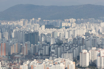 정부가 떨어졌다던 서울아파트...1년 사이 최고가 경신