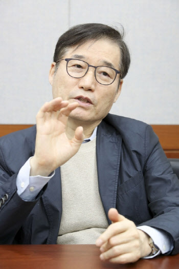 "韓경제에 닥친 70%·2%의 벽…선진도상국 함정 빠질 수도"