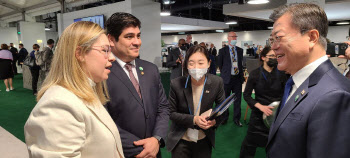 文대통령 COP26서 마당발 외교… 각국 “한국 협력 기대”