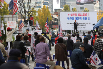 확진자 2224명, 주말도 2천명대…위중증 이틀째 400명대(종합)