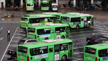 버스·청소차 등 공공차량에 요소수 20만ℓ 우선 공급