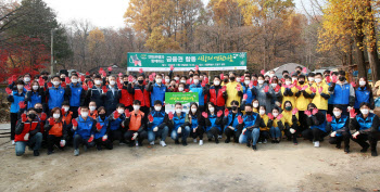 정은보 금감원장, 도봉구 ‘사랑의 연탄’ 배달부 돼