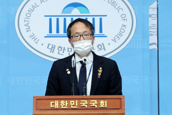 박주민 “全 추징금 956억, 교묘하게 은닉…찾기 어려운 게 사실”