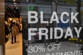 美최대 쇼핑행사 블랙프라이데이 온라인 매출 사상 첫 '뒷걸음질'