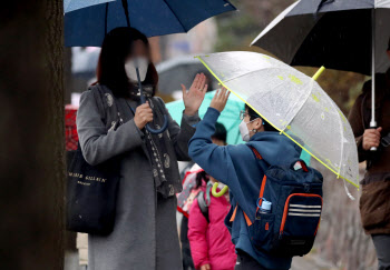 위중증 661명 '역대 최다'…서울 중환자 병상 가동률 91%, '한계 턱밑'(종합)