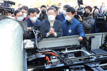 이재명 "탄소감축 목표 되돌리겠다는 尹에 '쇄국정책` 대원군 떠올라"