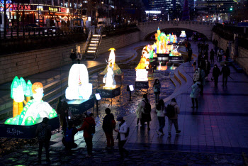 겨울밤 밝힌 희망의 불…서울빛초롱축제 5일 폐막