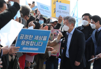 설익은 공공부문 노동이사제 도입 가시권…李 "민간까지 도입" 으름장