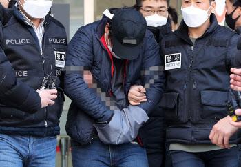신변보호 여성 가족 살해한 20대男 구속…"죄송합니다"(종합)