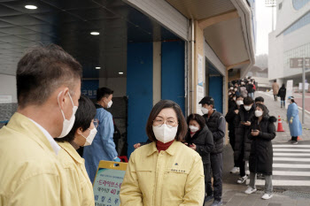 은수미 성남시장 “코로나19 사투 벌여 온 직원..조금 더 힘내달라”