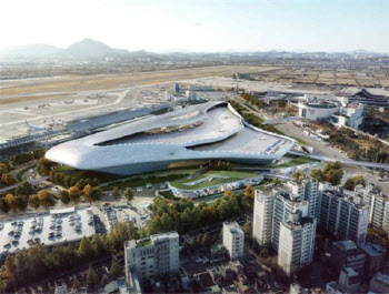 김포공항 이전 둘러싼 동상이몽…“고도제한 해제 주택공급” vs “혁신지구 개발”