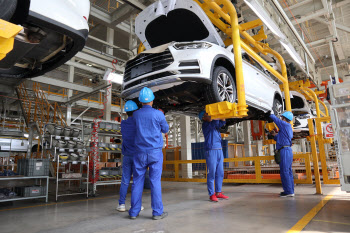 중국, 자동차 시장 개방…외국기업 100% 소유 가능