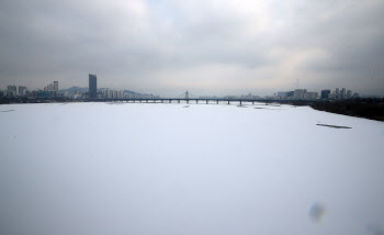 강력 한파에 한강 부분 결빙…공식 결빙은 아직