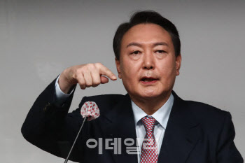 尹 '청년 간담회' 논란에…행사 주도 박성중 의원 선대위 사퇴