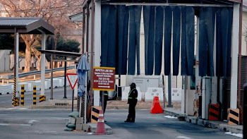 주한미군, 코로나19 확진자 폭증에 외부 식당·술집 출입 금지