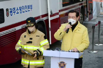 광주 아파트 붕괴 현장서 실종자 1명 발견…"신원·생사 확인 중"