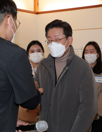 이재명 "軍 병사 통신요금, 반값으로 줄일 것"