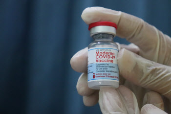 글로벌 제약사 ‘코로나+독감’ 혼합백신, 국내 기업들에 위협인 이유