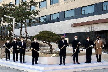 혁신 '고삐' 당긴 신동빈, 핵심 키워드는 '인재·투자·선한가치'