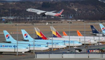 "조선과 다르다"…공정위, 내달 중순 대한항공·아시아나 결합 결론