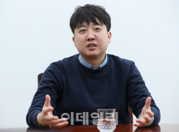 이준석 “주술과 무속 신봉한다고? 김건희 등판은…”