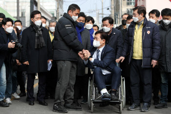 아파트 붕괴 현장 찾은 송영길 "현대산업개발, 사운 걸고 피해 수습하라"