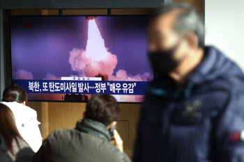 민주 "모든 책임은 김정은에" 북한 6번째 미사일 도발 규탄