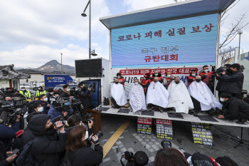 또 삭발한 자영업자들 "더는 못 참겠다…21일부터 24시간 영업"