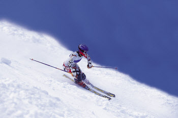 스키 여제도 '꽈당'..100% ‘인공눈’ 베이징올림픽 넘어진 이유는?