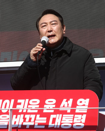 윤석열 "현 정부 부동산 정책 악의적 선거전략 의심"
