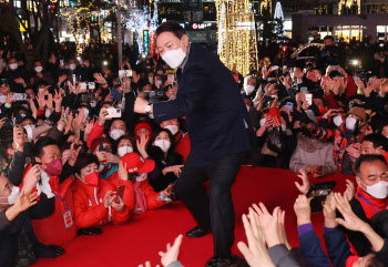 윤석열, 'PK 7개 도시' 돌며 전·현직 대통령 소환…"정권 심판"